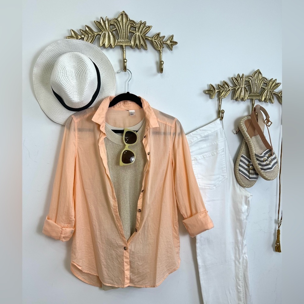 Peach 🍑 100%Cotton light weight button down M ptp 19”